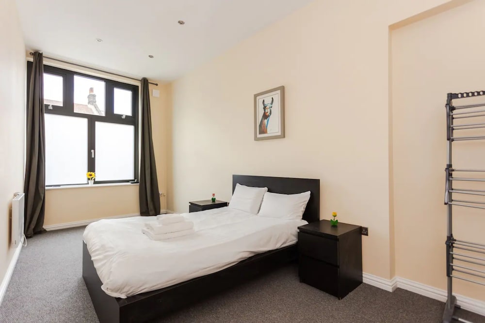 Stylish 2 Bedroom Apartment in Greenwich