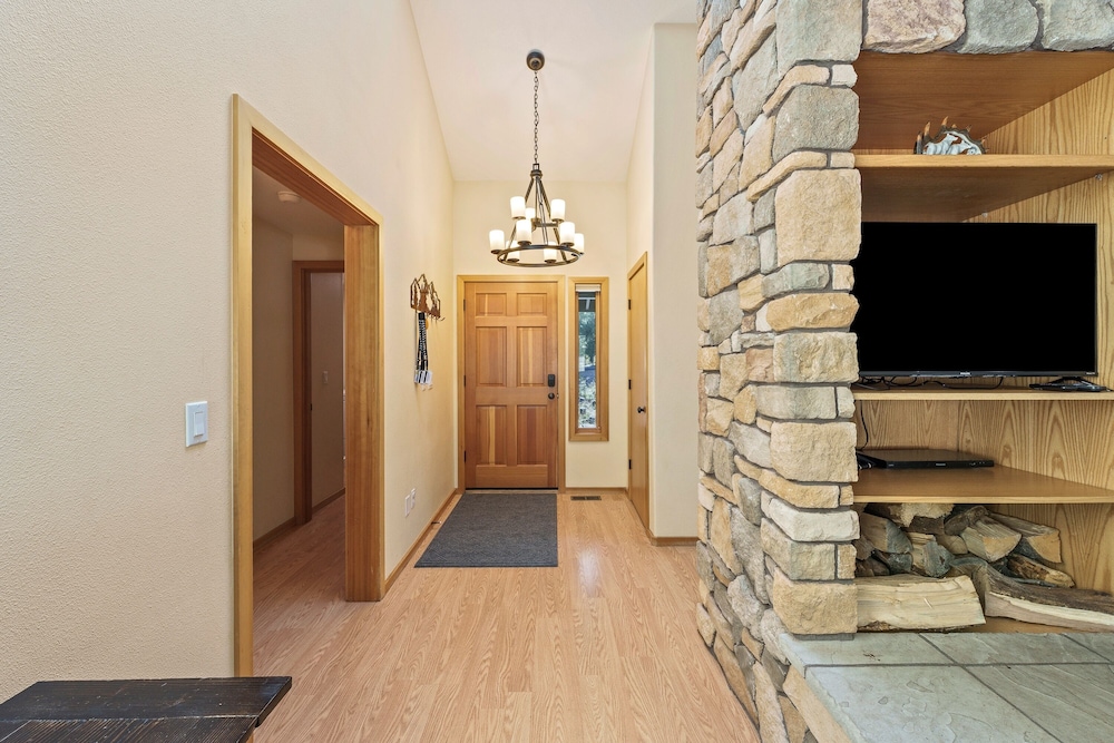15 Lassen Ln 4 Bedroom Home