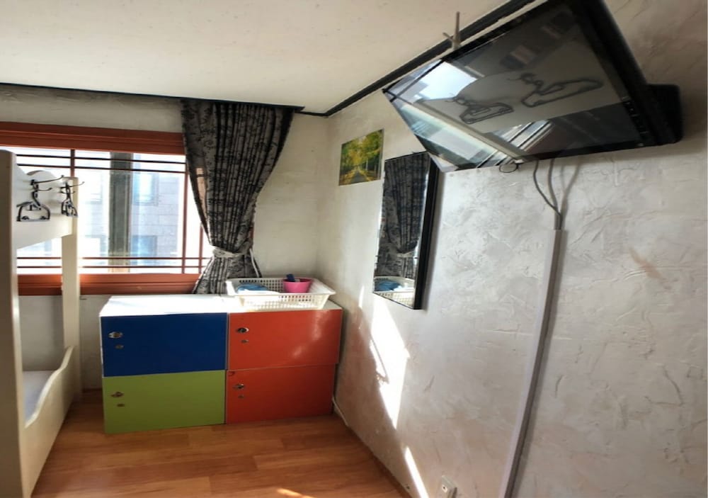 Gudeok Guest House - Hostel