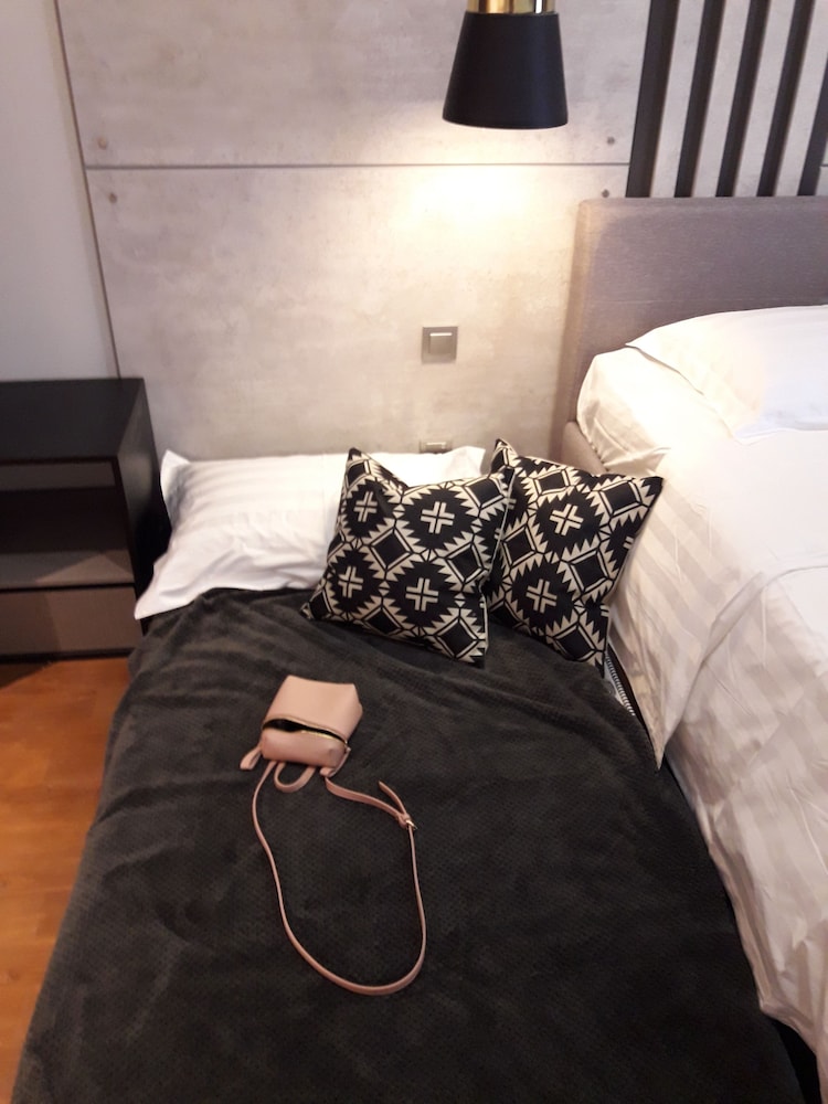 7Stonez Anggun Suites