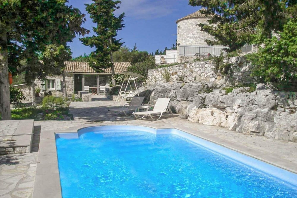 Millers Cottage Large Private Pool A C Wifi - 2497 view 3