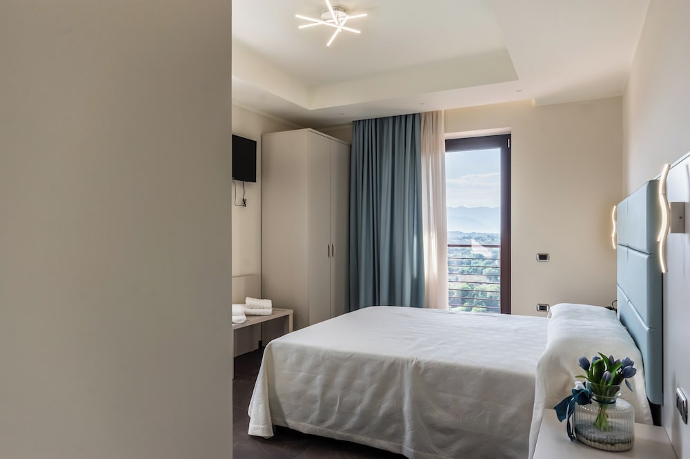 Lual Bleisure Hotel