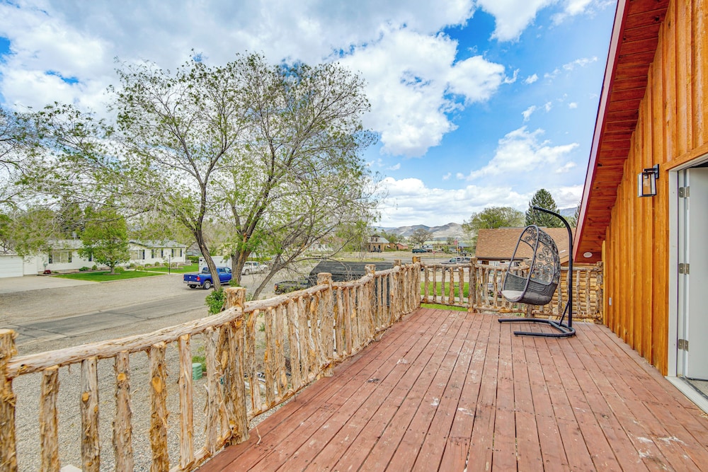 Family Home w/ Mountain Views in Circleville!