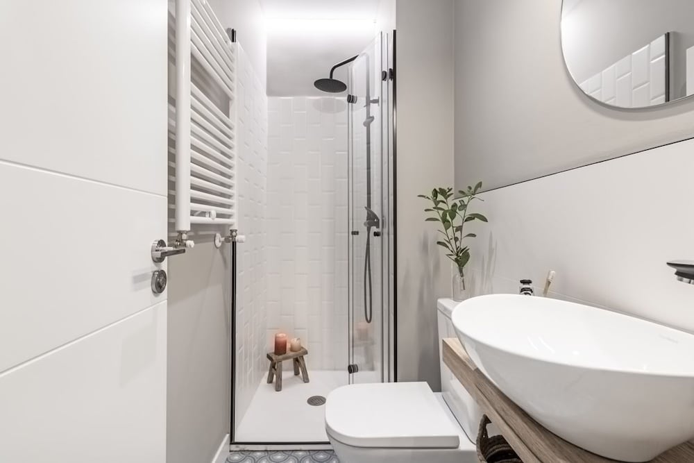 Garos - 2 Bedrooms in Malasa a