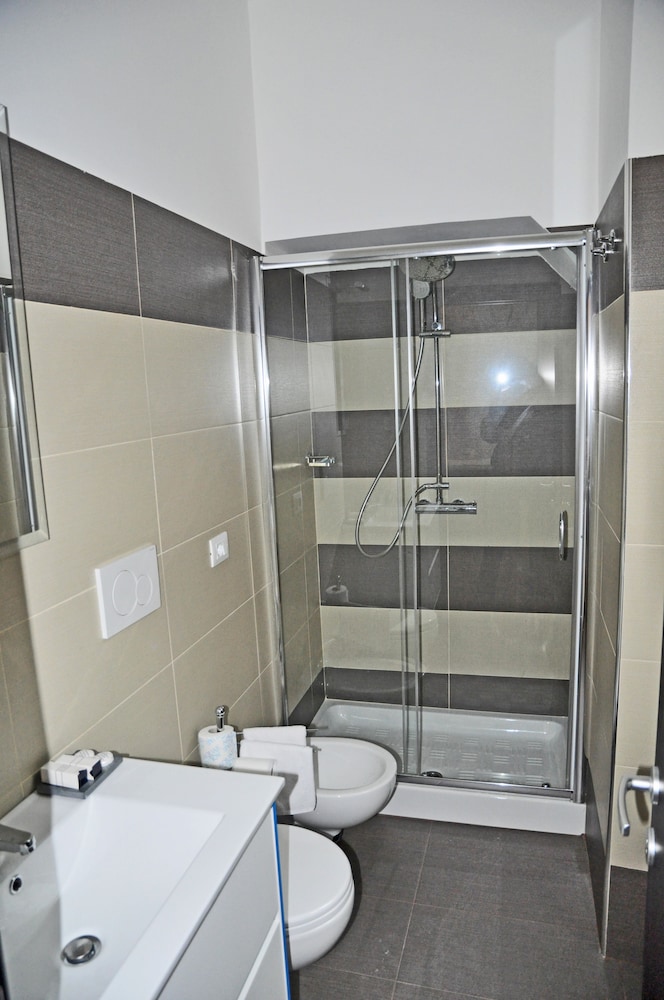 Dea Roma Inn