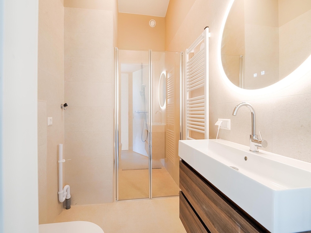 Modern Family Getaway in Oud Ade