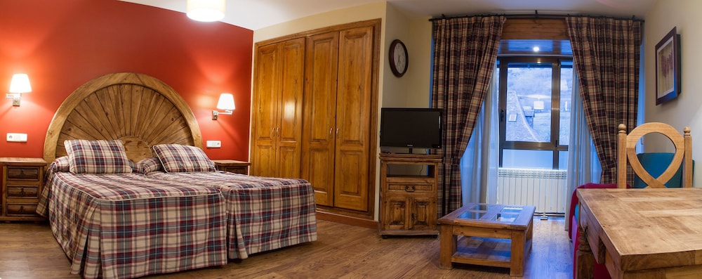 Vielha e Mijaran Vacations - Gran Chalet Hotel - Property Image 1