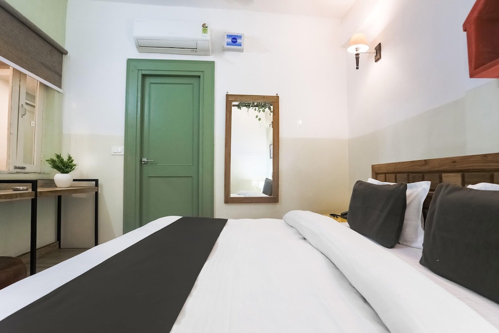 Cozy Stays Near Pacific Mall Rajpur Dehradun