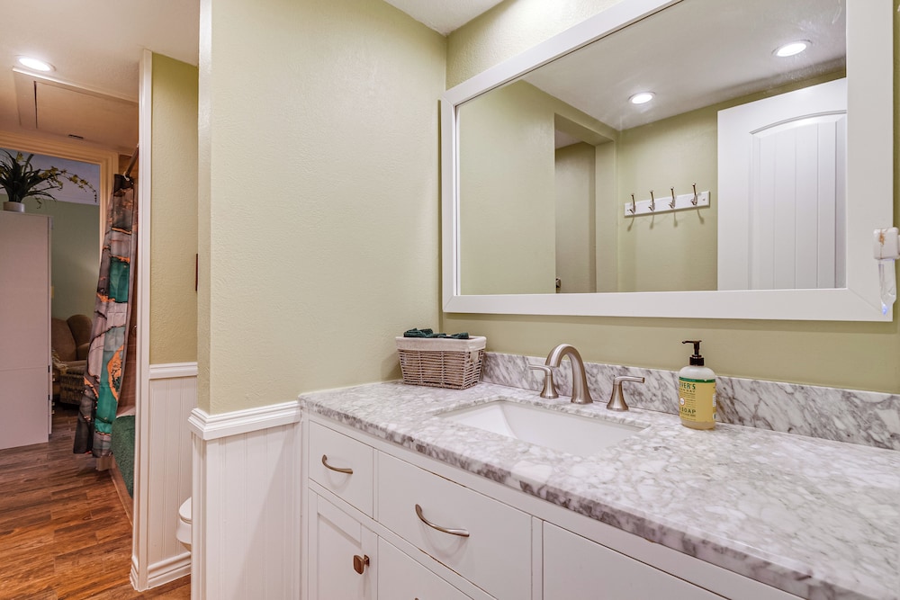 Walk to Lake Conroe - Condo w/ Community Perks!