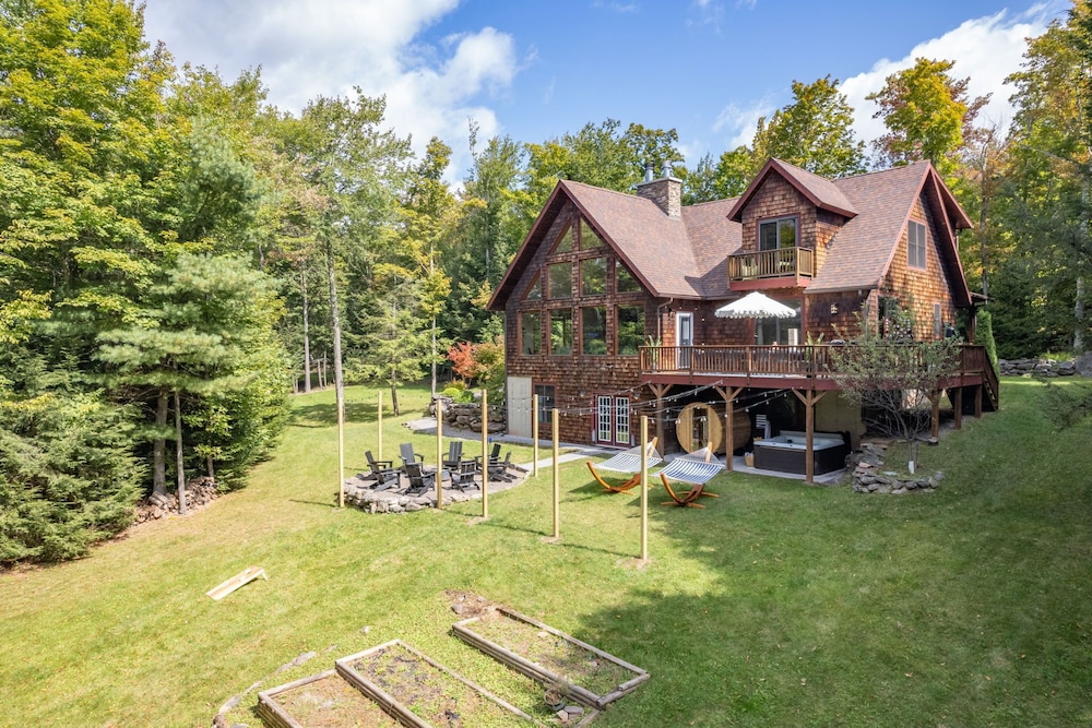Luxury Chalet, Firepit, Sauna, Pet Friendly, 5 mins to Windham Mtn resort view 5