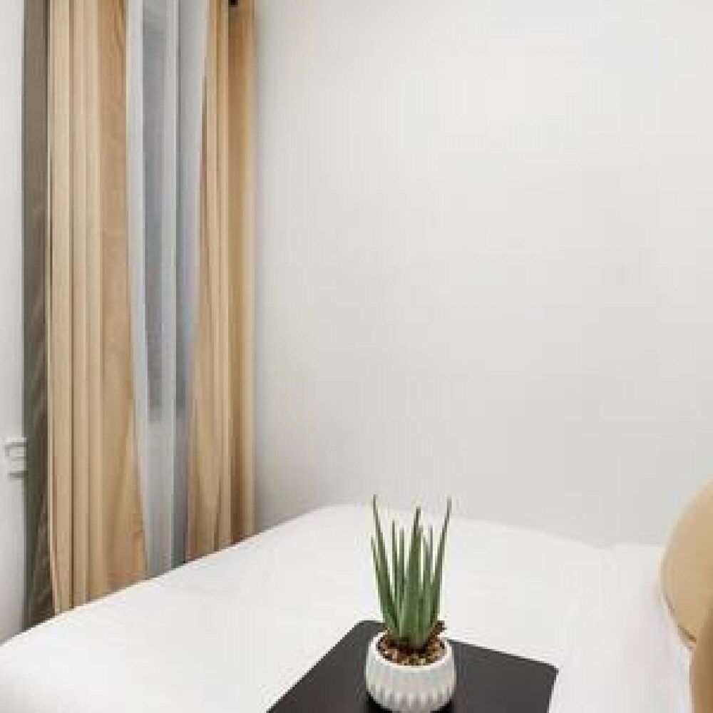 91-2a Stylish 3BR 2bth With W D