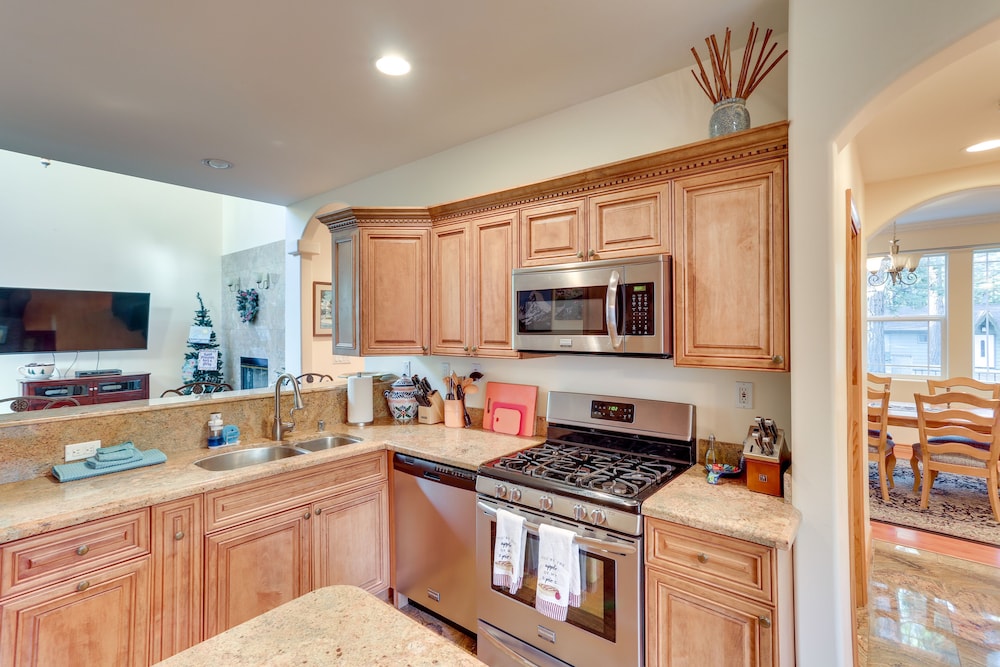 Spacious Big Bear Home w/ Game Room + Hot Tub!