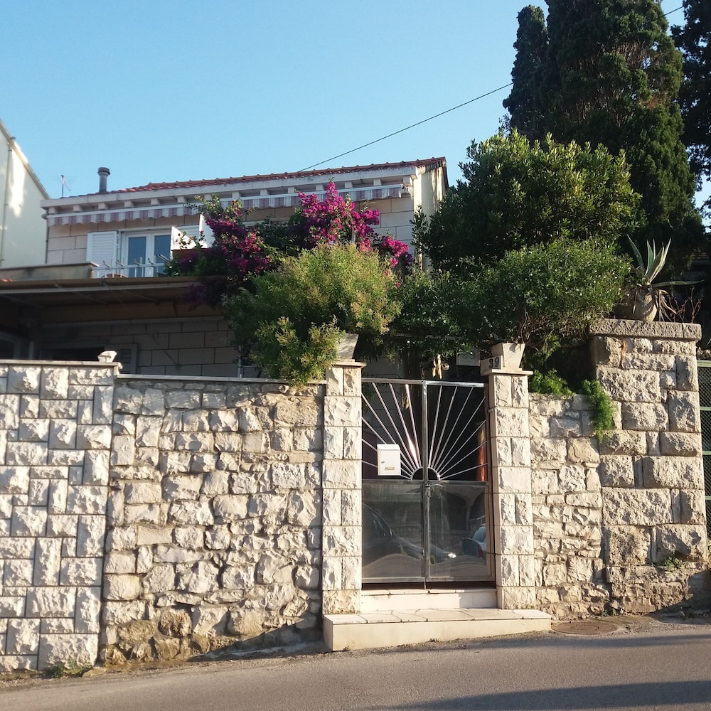 Hotel Blaga Rooms - Image 1