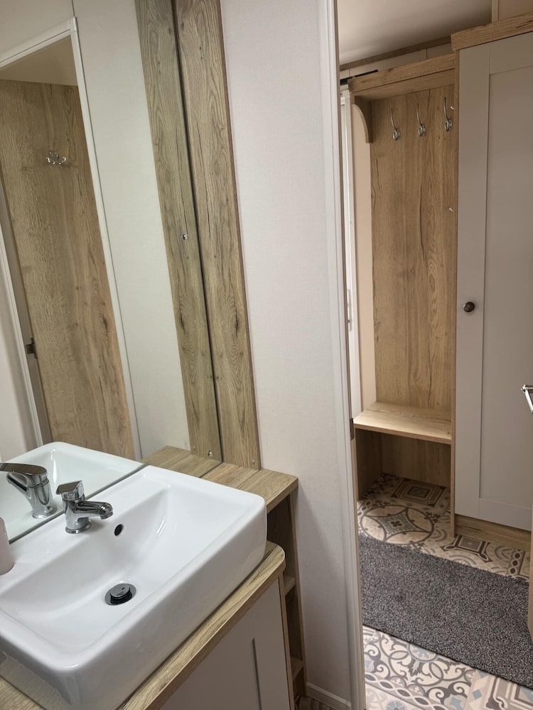 Luxury 2 Bedroom van Pets go Free
