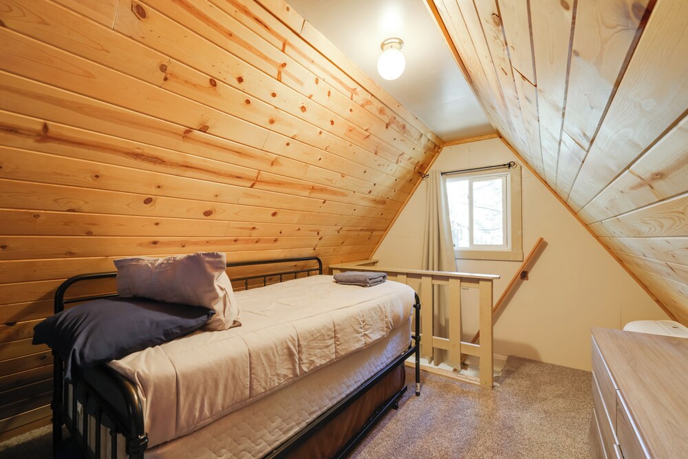 Hike, Ski & Sip: Arnold Cabin 4 Mi to State Park!