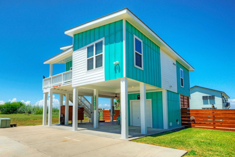 Family-friendly Beach Home Bbq, Patio & Fire Pit & Mins to Beach Bottom's Up by Avantstay