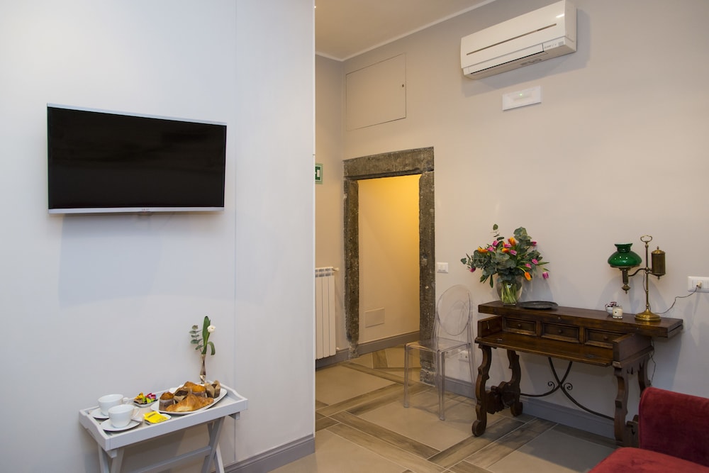 Rome Frattina 27