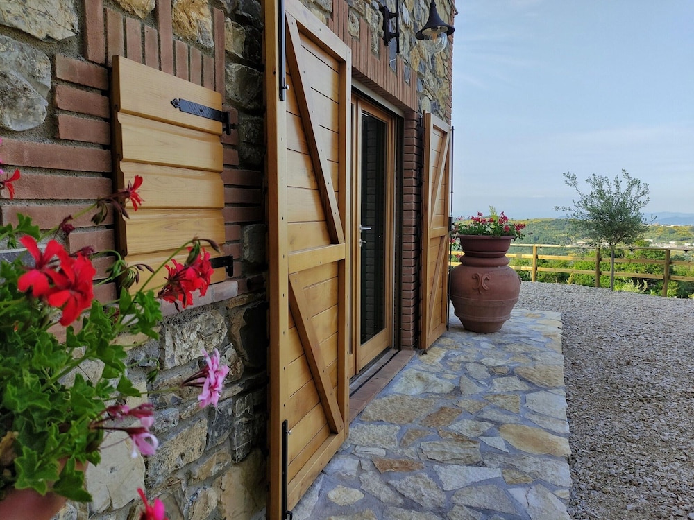 New Tuscan Villa With Pool view 3