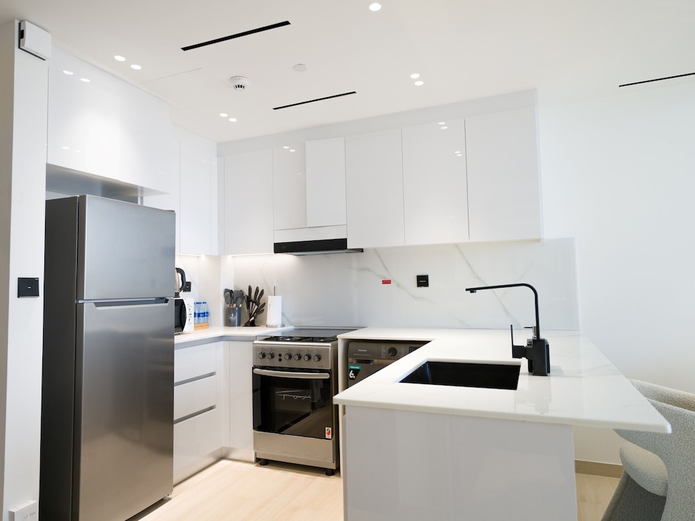 Easygo- Stylish 1bdr Binghatti Corner