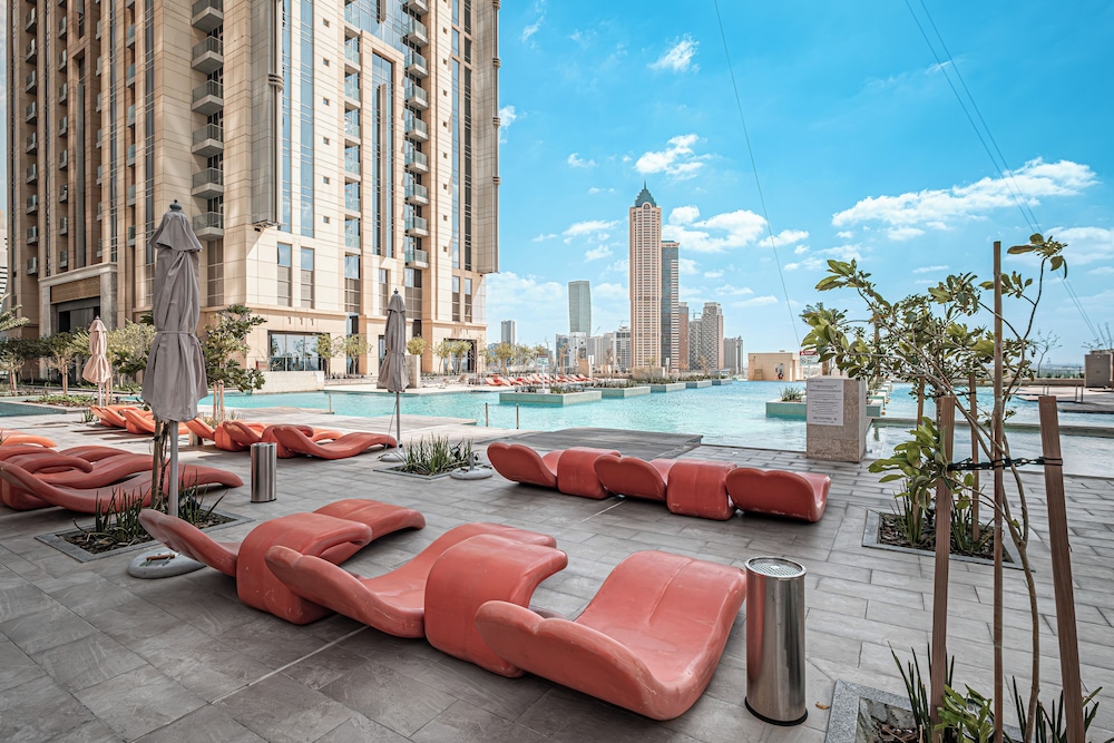 Luxury Leisure Massive Pool Oasis