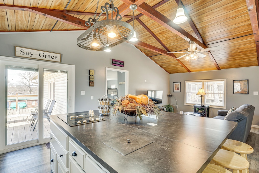 < 1/2 Mi to Marina: Missouri Lake Getaway