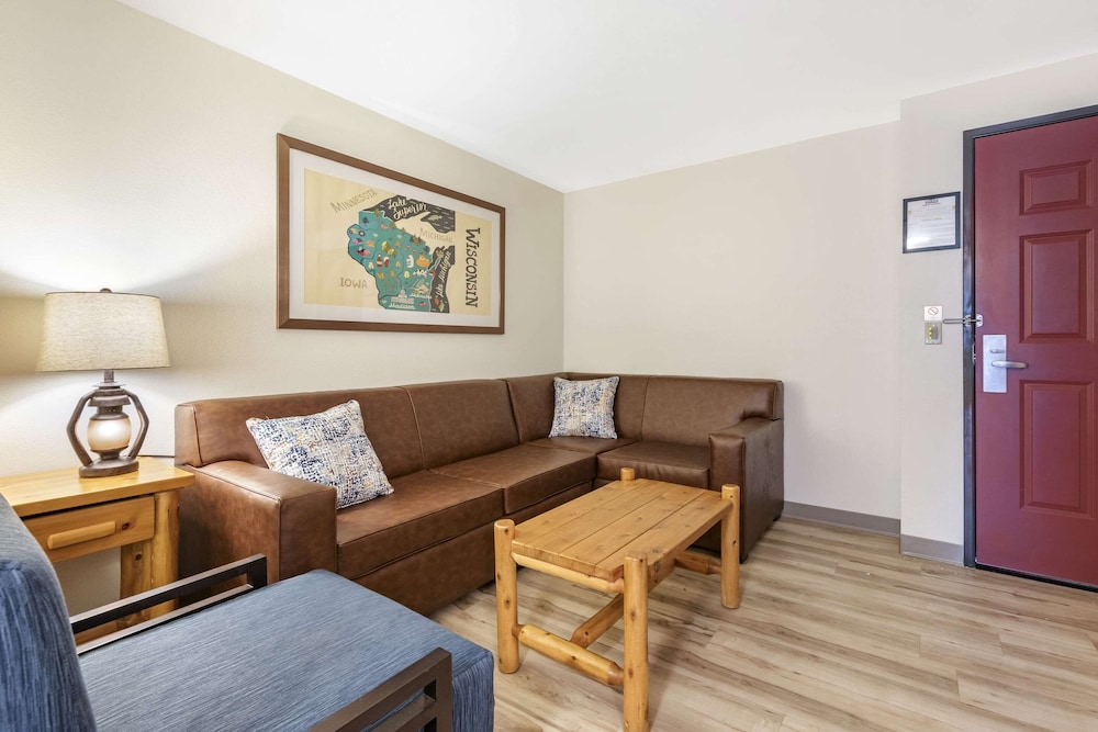 Three Bears Waterpark Resort Near Tomah, Ascend Collection Hotel