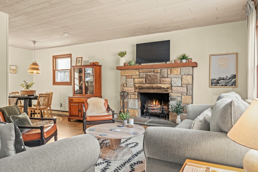 Burrow by Bidwell Cozy Arrowhead Lake Escape With Pools and Outdoor Adventures