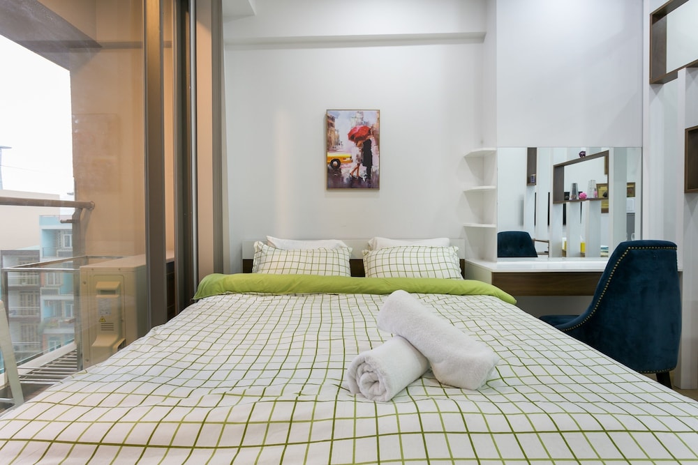 Jennifer House - Millenium Apartment