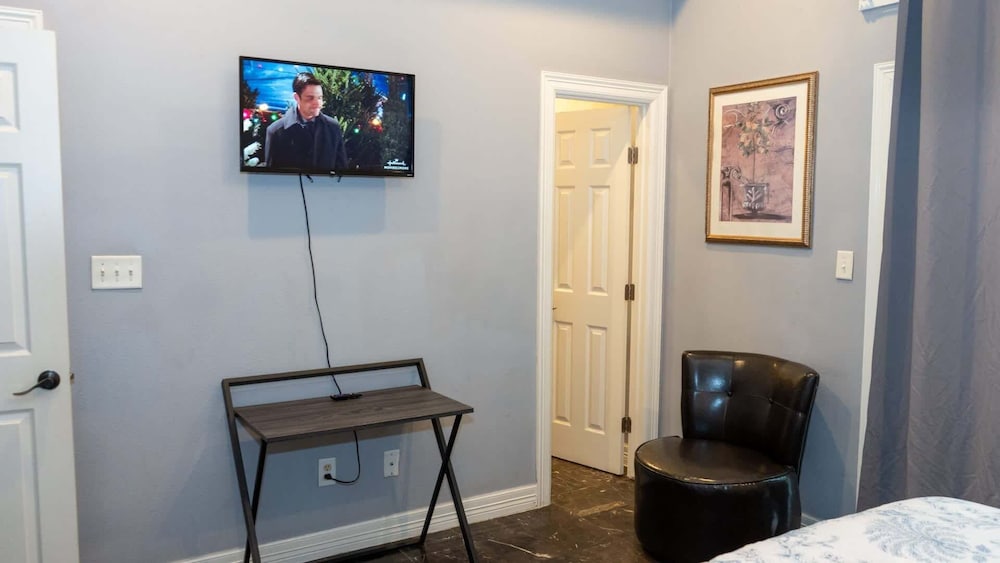 Pool 1st Floor 75 Yards To Beach Value 2 Bedroom Apts