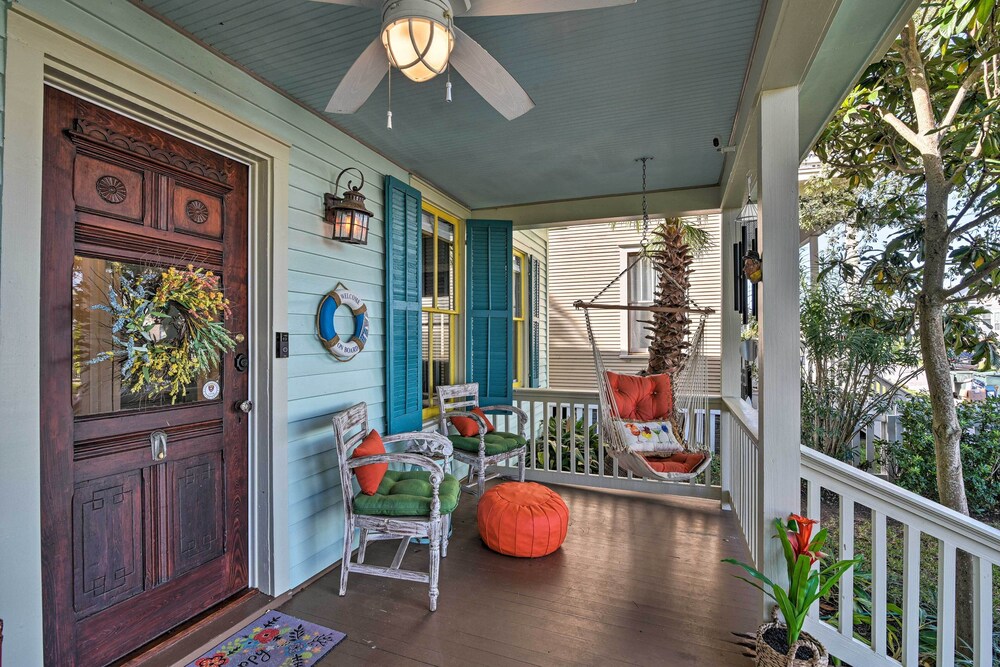 5 Blocks to Beach: Coastal Cottage in Galveston! view 4