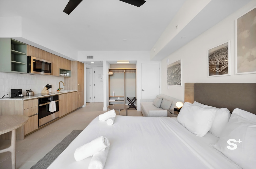Sky High Stay Sleek Studio in Miami