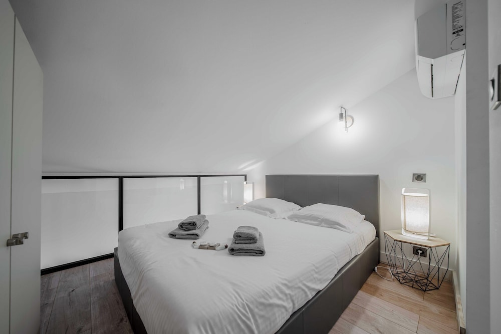 Charming Apartment 100m From the Old Port view 3