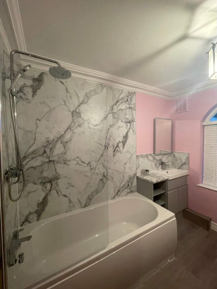 Expansive 4BD Home- 15 min From Buckingham Palace!