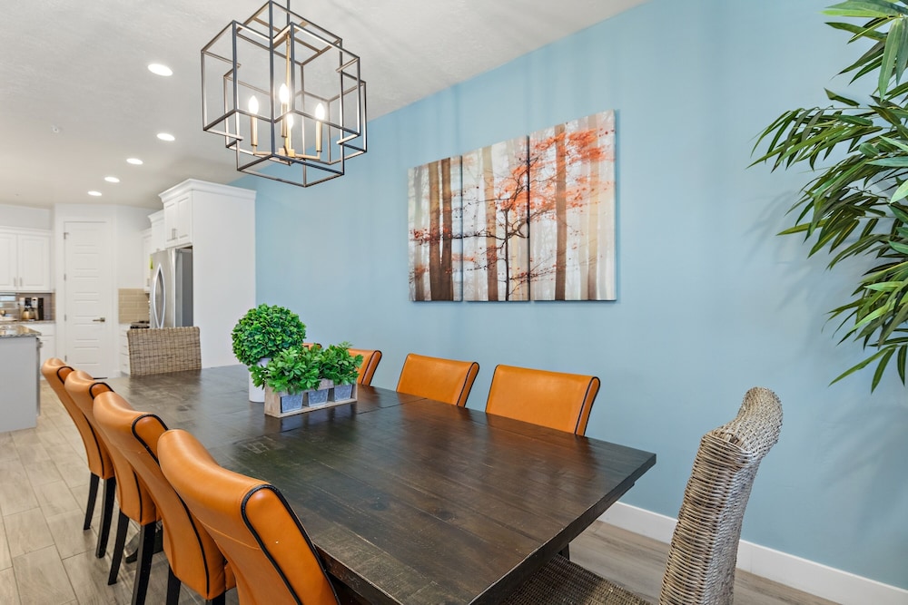 Grand Coral Estate 6 Bedroom Townhouse