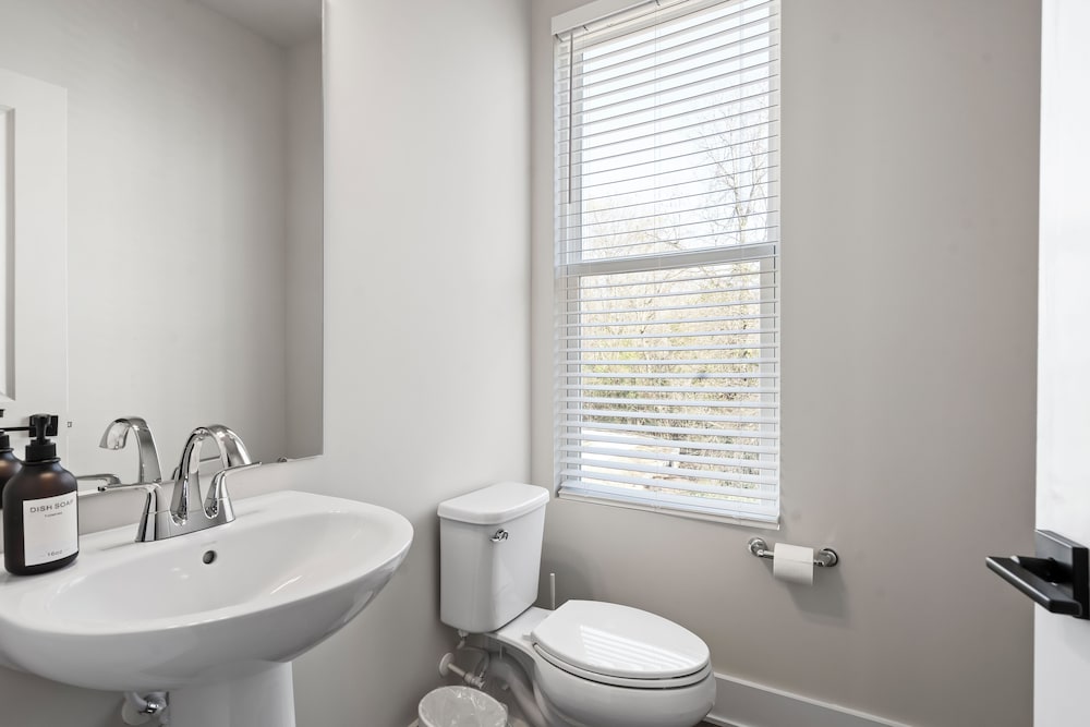 Luxe King 4BR Townhouse in Uptown CLT