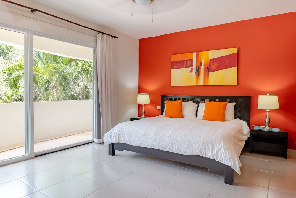 Meridian 208 2 Bedroom Condo by RedAwning view 4