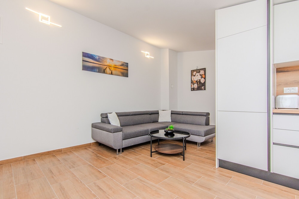 Apartments Mucaj