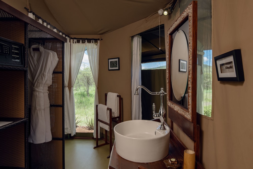 Ole Serai Luxury Camp