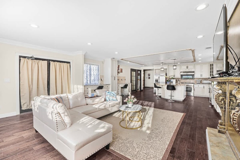 SJ Downtown 5 BR Stunning House
