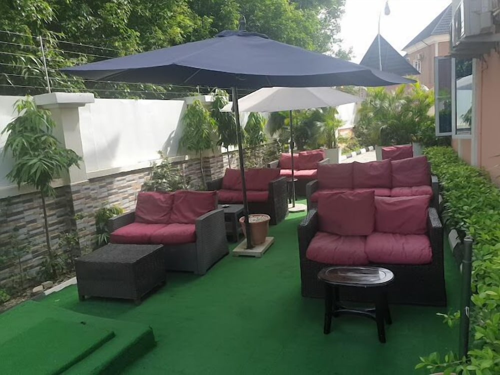 215 West Apartment