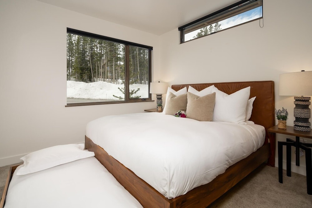6 Silver Peaks 3 Bedroom Home by Moonlight Basin Lodging view 4