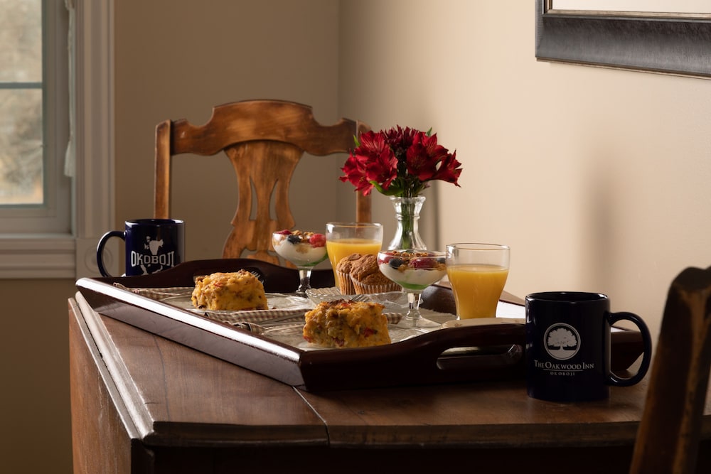 The Oakwood Inn Okoboji - Adults Only
