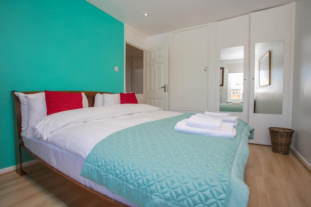Stunning 3 Bedroom House With Garden in Battersea