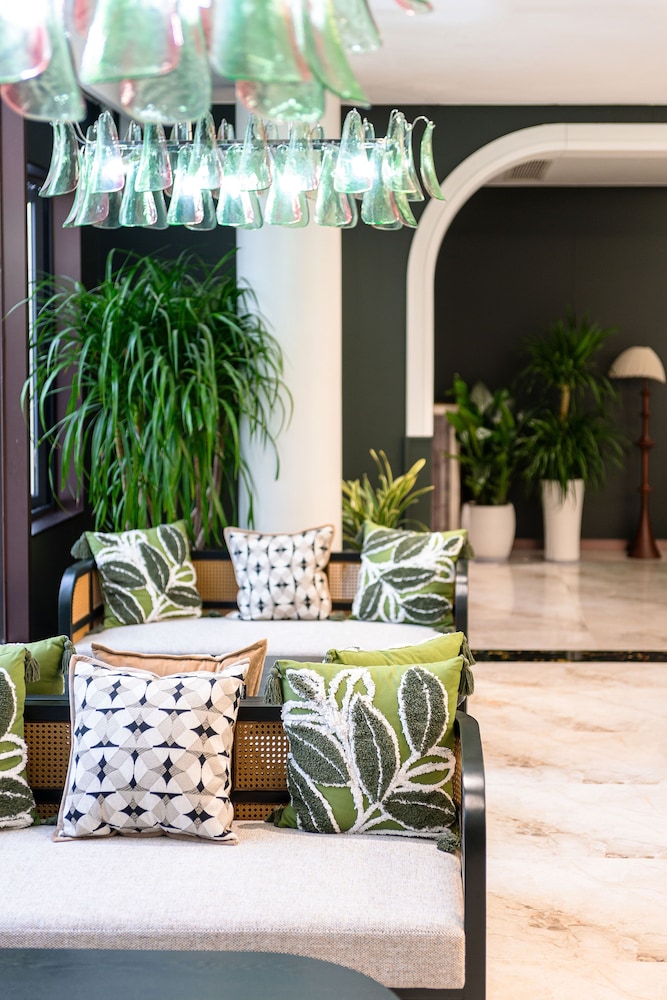 Vishan Garden Trendy Hostel