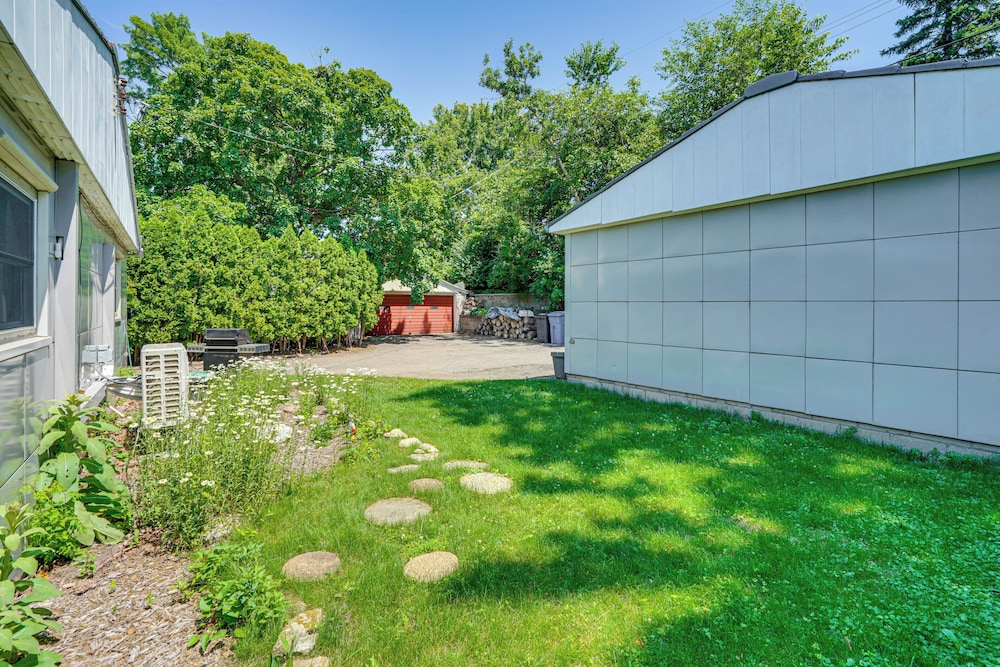 Lustron of the Lakes: Retro MCM Gem in Tangletown