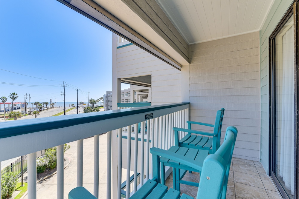 Galveston Condo w/ Beach Access Near Moody Gardens view 5