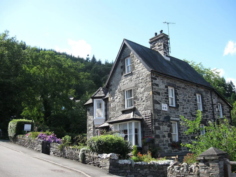 Garth Dderwen Guest House