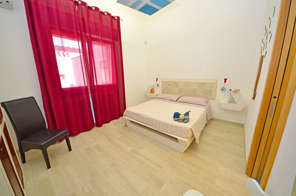 Casa Mondrian - Camere con Bagno e Piscina Privata