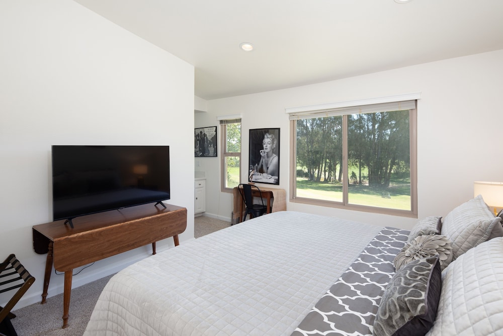 1465 Golf Course Lane 3 Bedroom Townhouse by RedAwning view 5