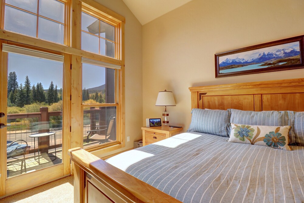 Angler Mountain Ranch 313 3 Bedroom Townhouse by RedAwning view 4